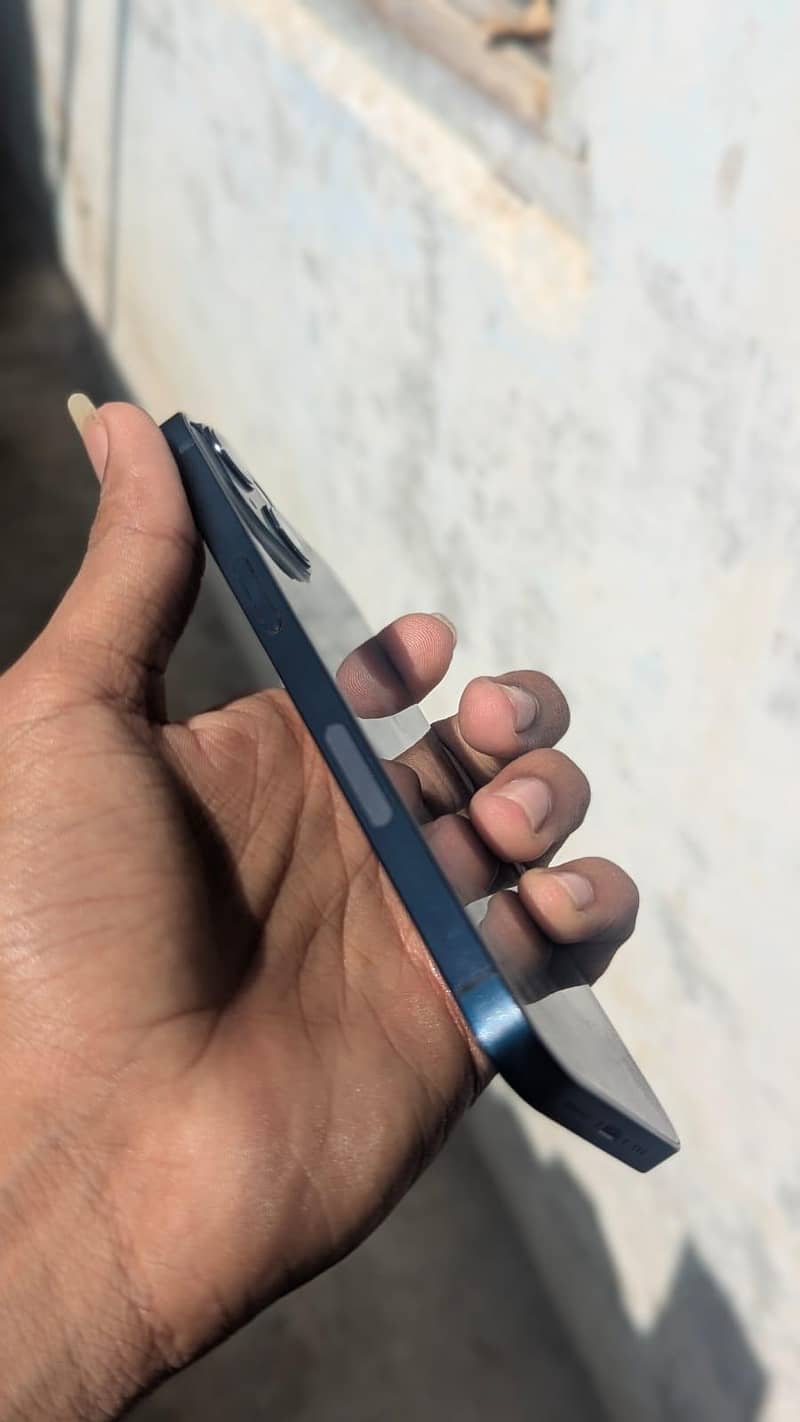 Apple iPhone 13 1