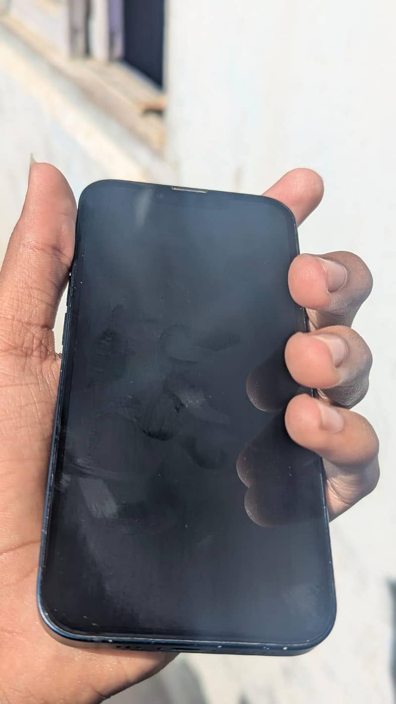 Apple iPhone 13 2