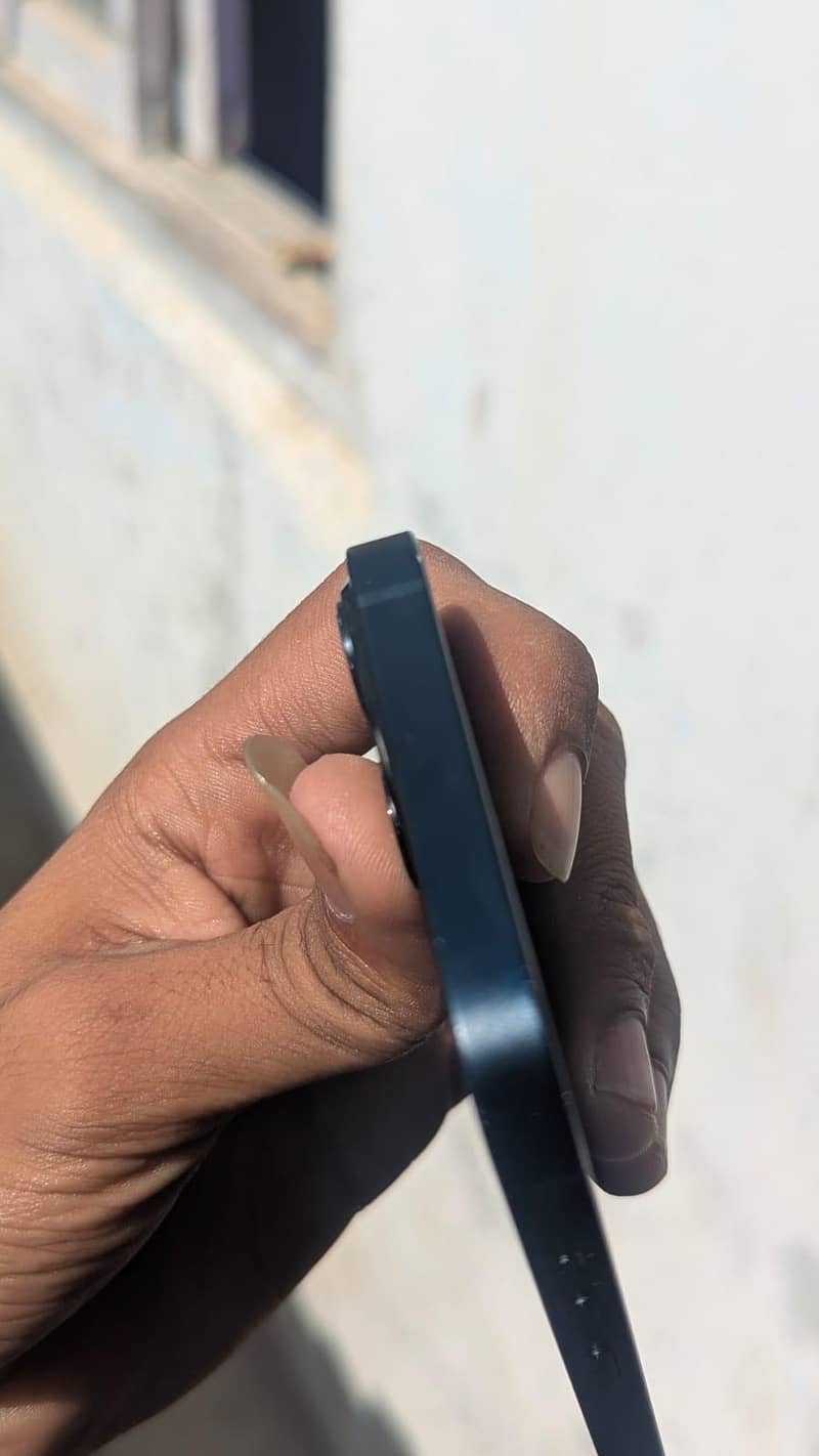 Apple iPhone 13 5