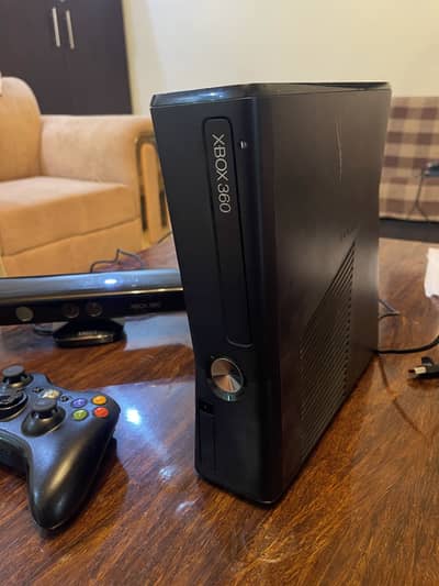 Xbox 360 slim orignal console with 9 official Games