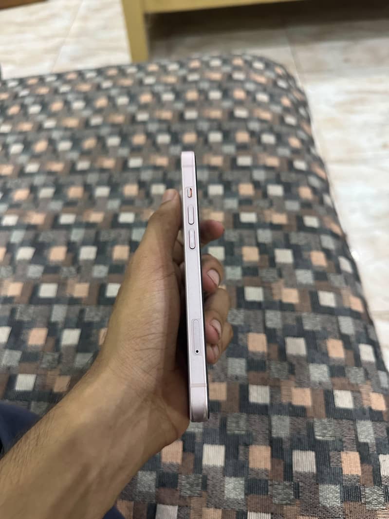 Apple iPhone 13 2