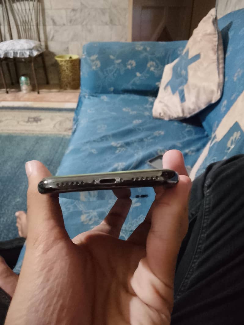 Apple iPhone X 6