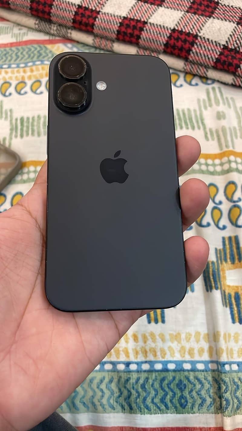 Apple iPhone 16 0