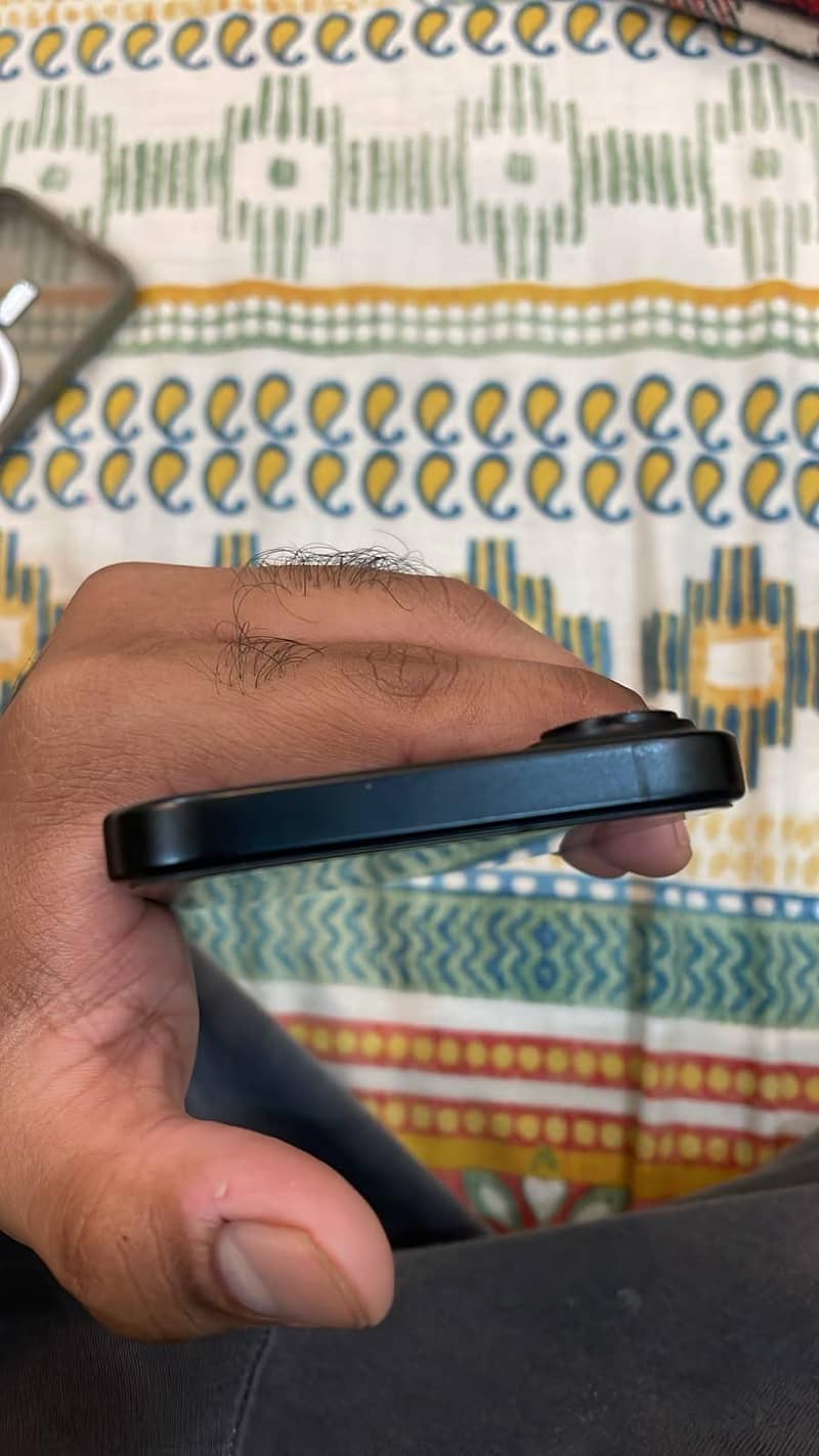 Apple iPhone 16 2