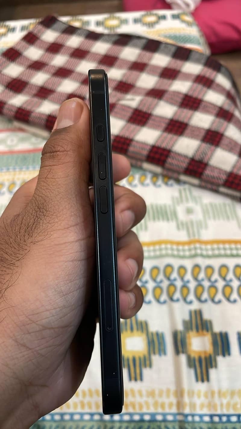 Apple iPhone 16 3