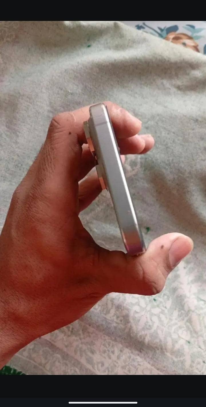 Apple iPhone 15 Pro Max 2