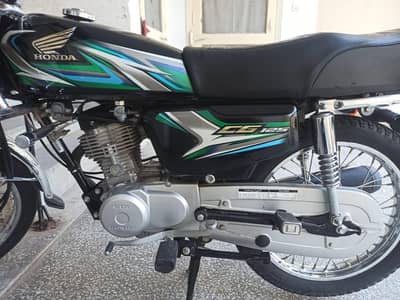 Honda CG 125 November 2022/23 very low mileage Defense person used