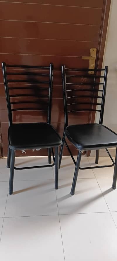dinning table and 4 chairs for sale