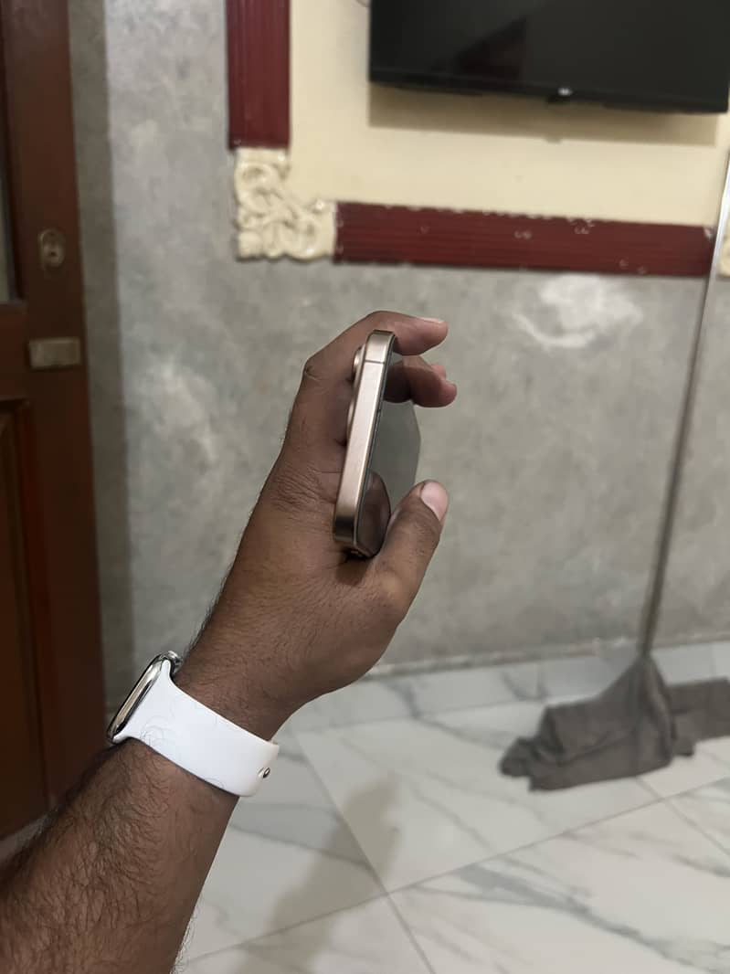 Apple iPhone 16 Pro Max 5