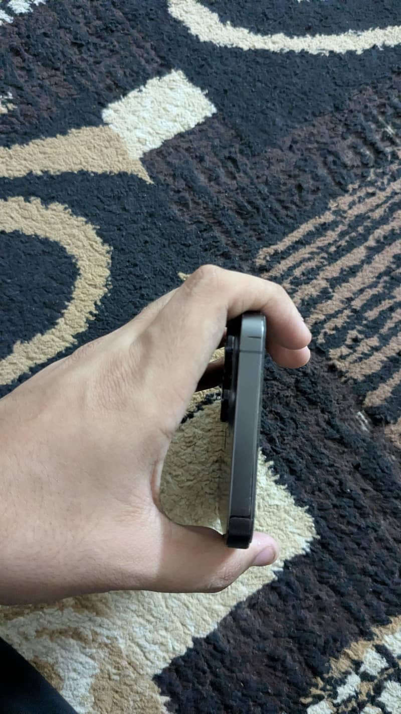 Apple iPhone 13 Pro Max 4