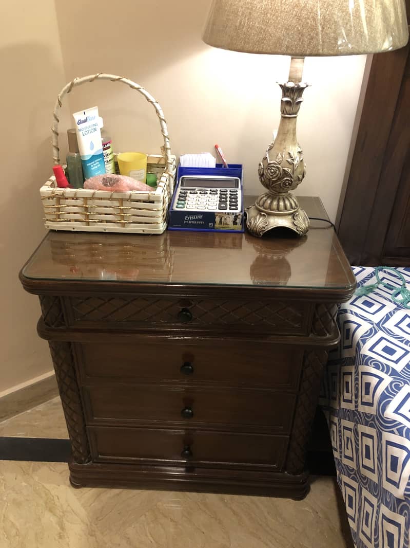 Wooden Bed Set in Solid Condition 1