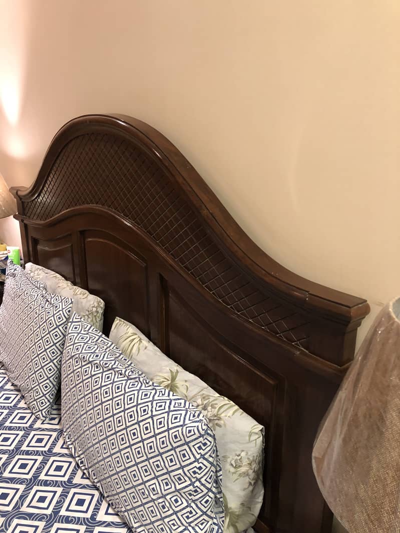 Wooden Bed Set in Solid Condition 3
