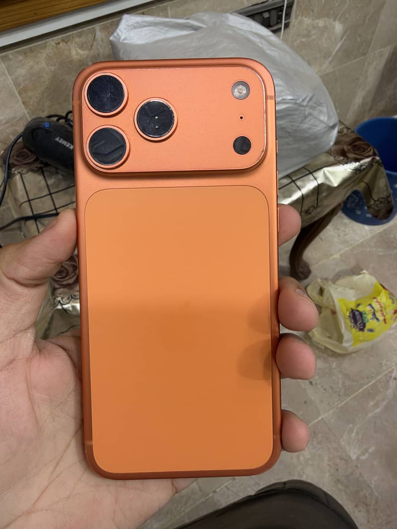 Apple iPhone 17 Pro Max 4