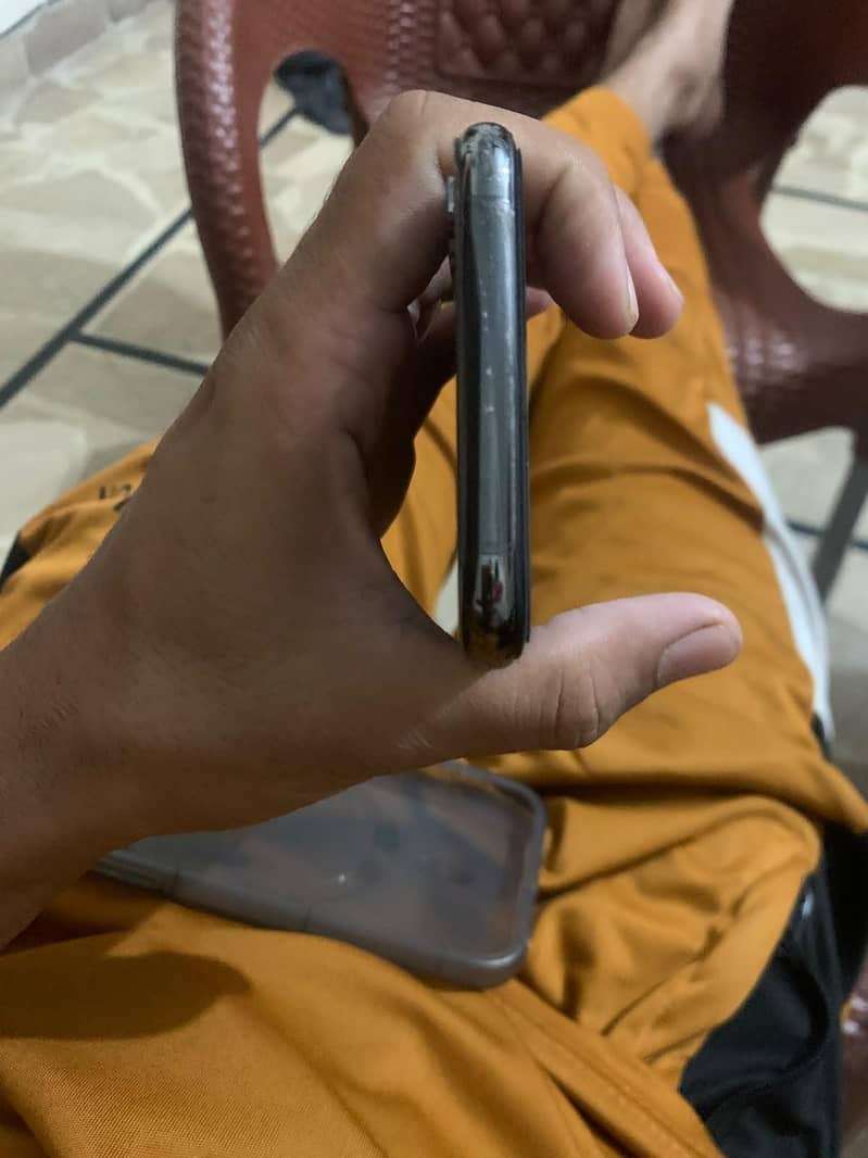 Apple iPhone X 6