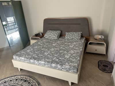 King size bed