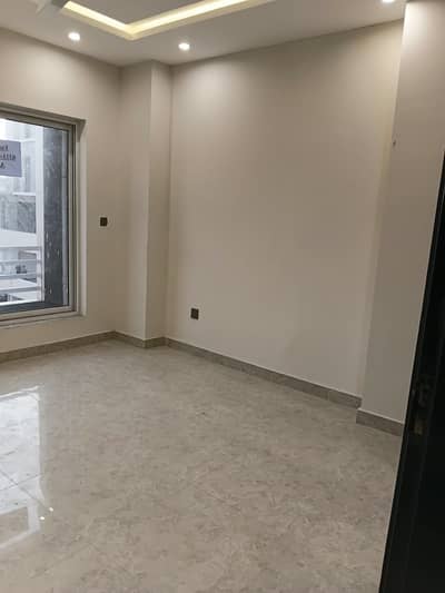 Perfect 750 Square Feet Flat In Linear Commercial Centre For rent