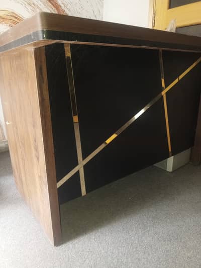 URGENT SALE OFFICE TABLE