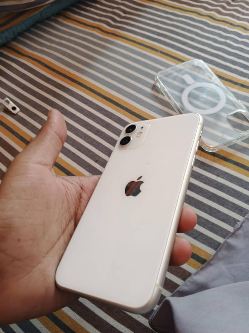 Apple iPhone 11    64GB 1