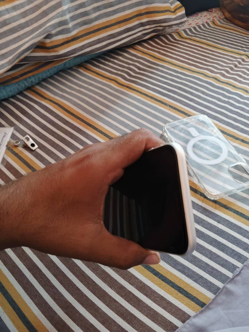 Apple iPhone 11    64GB 6