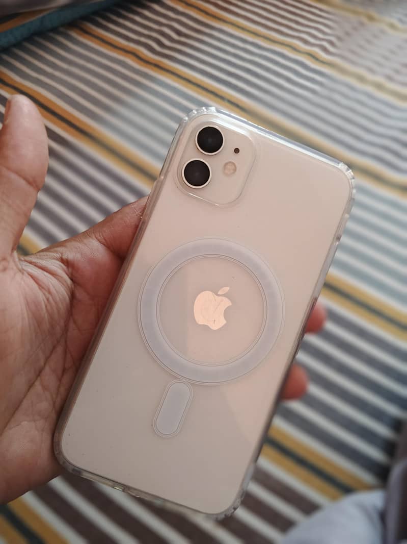 Apple iPhone 11    64GB 8