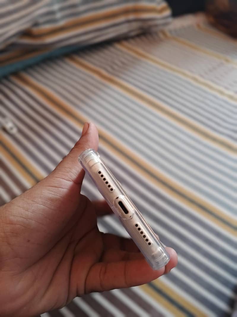 Apple iPhone 11    64GB 10