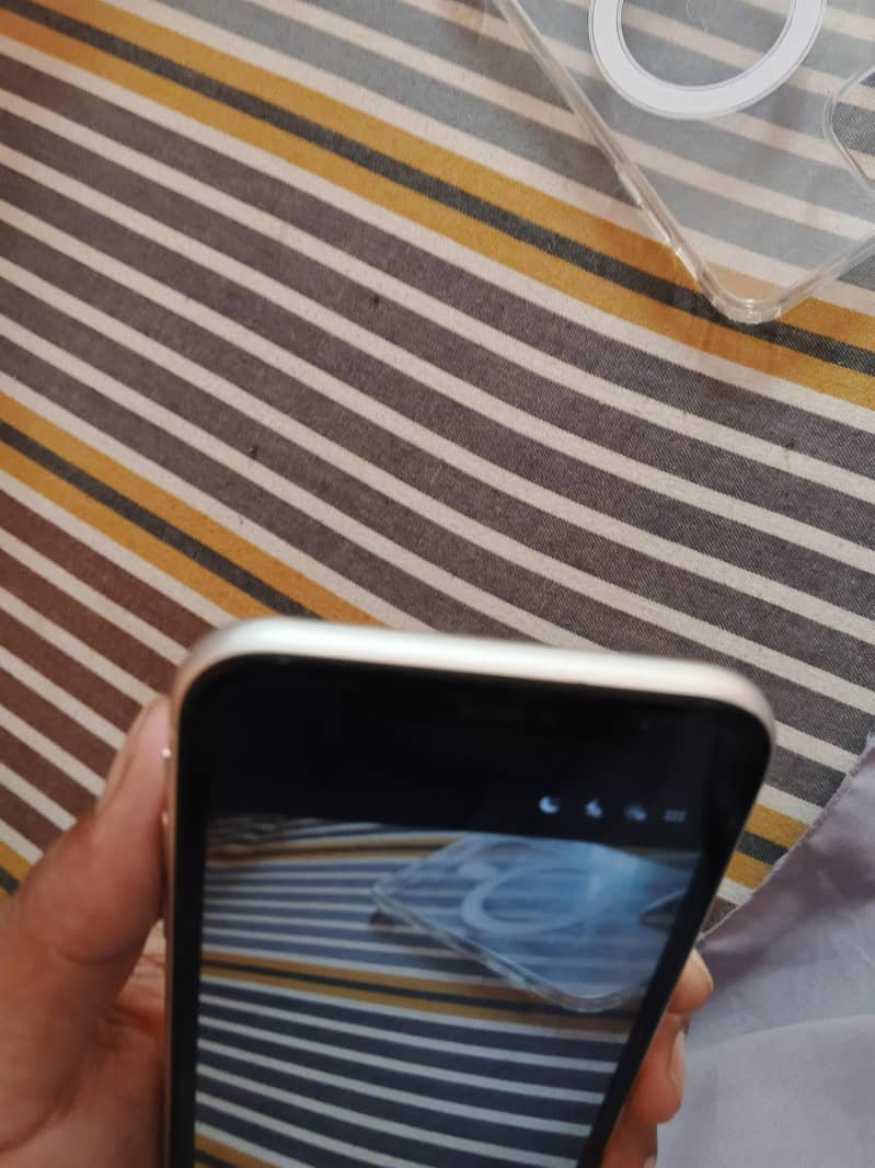 Apple iPhone 11    64GB 11