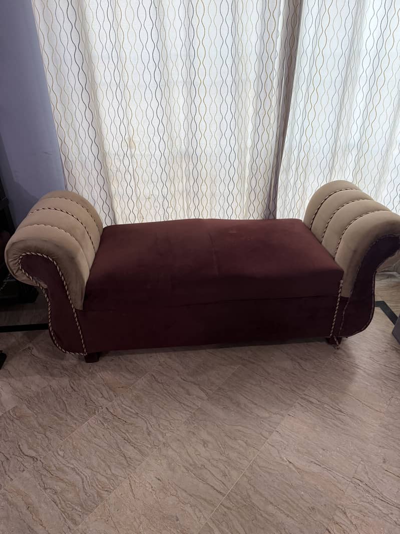 Dewan sofa 0