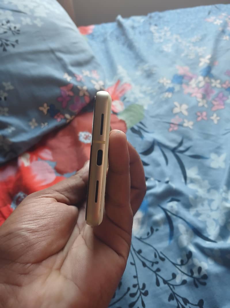 Google Pixel 7 4