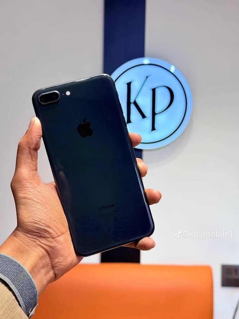 Apple iPhone 8 Plus 2