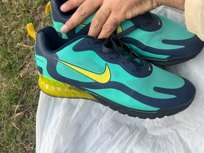 original Nike joggers purchased by sudia arabia bilkul new condition