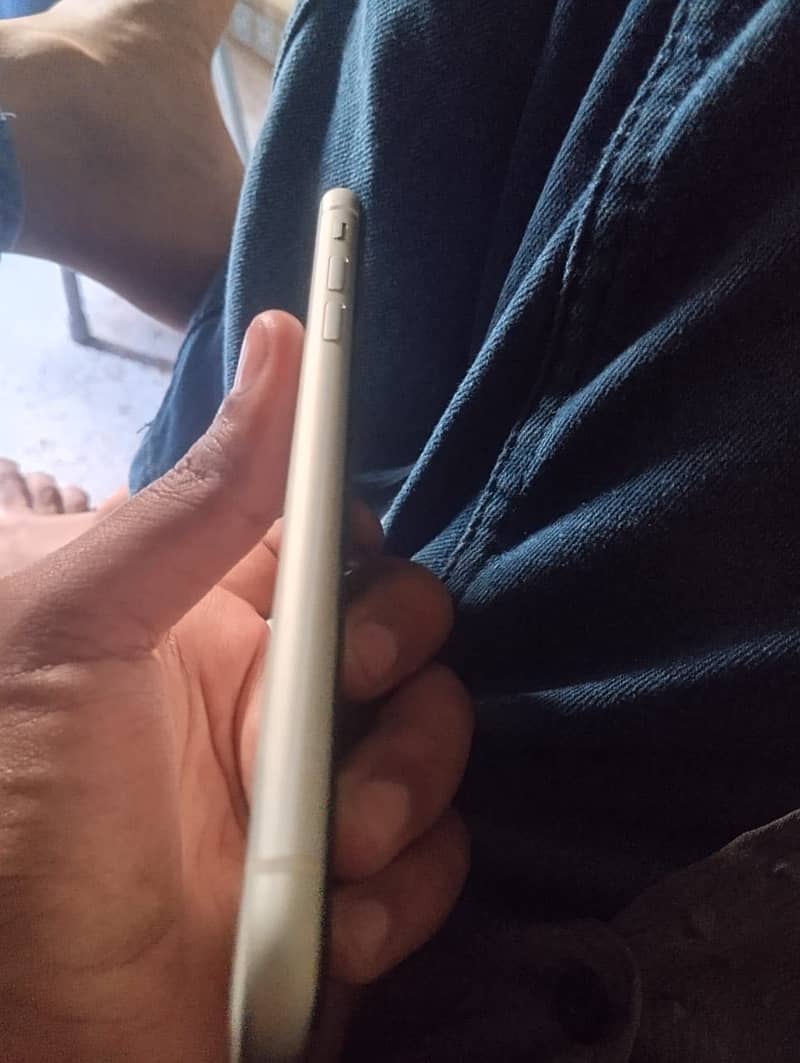 Apple iPhone 11 3