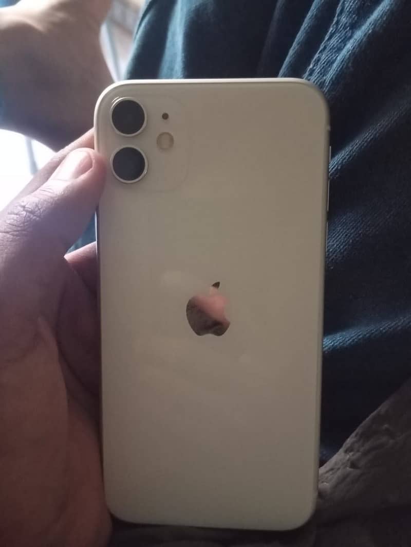 Apple iPhone 11 4