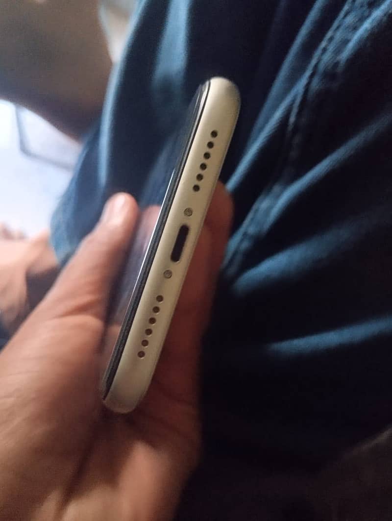 Apple iPhone 11 6