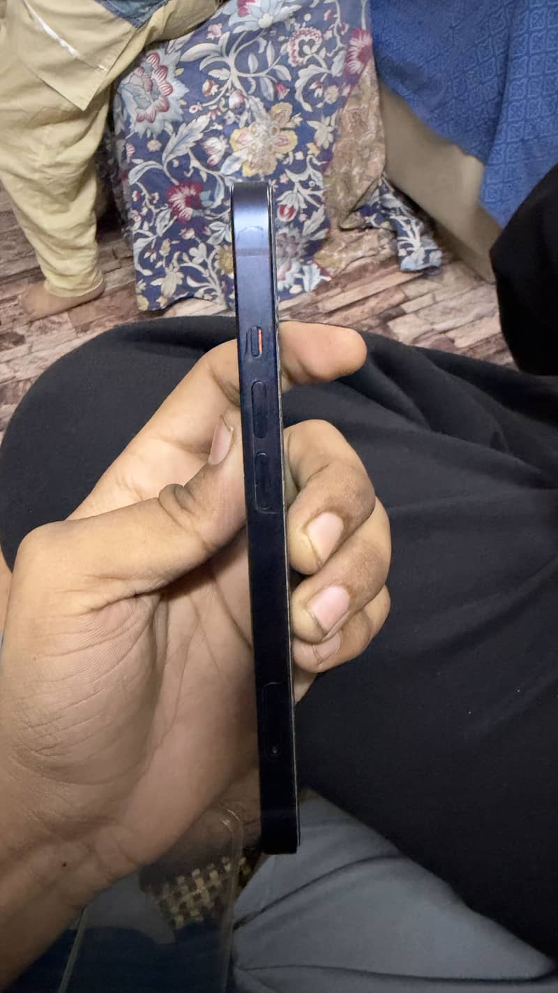 Apple iPhone 13 1