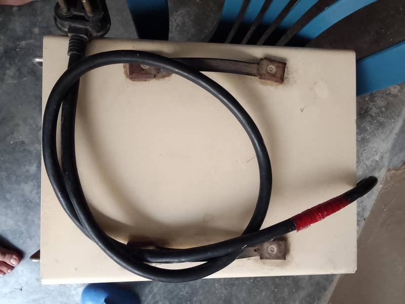Universal Voltage Stabiliser A50 2