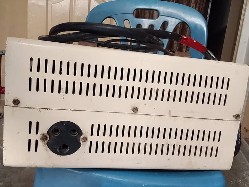Universal Voltage Stabiliser A50 3
