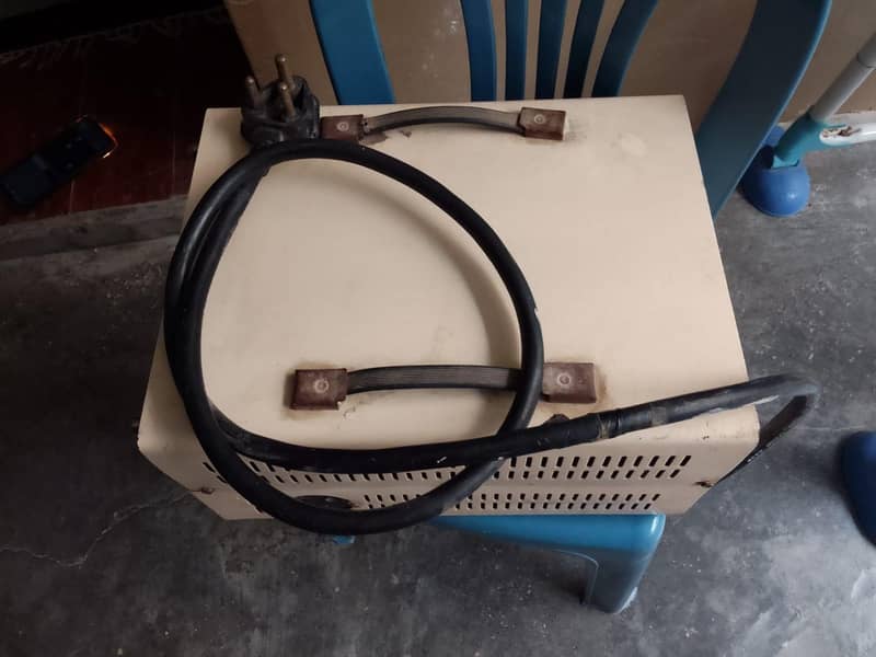 Universal Voltage Stabiliser A50 4