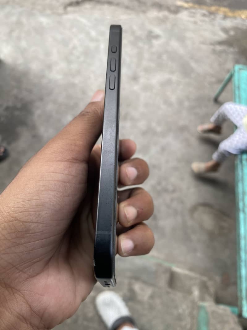 Apple iPhone 16 Plus 0