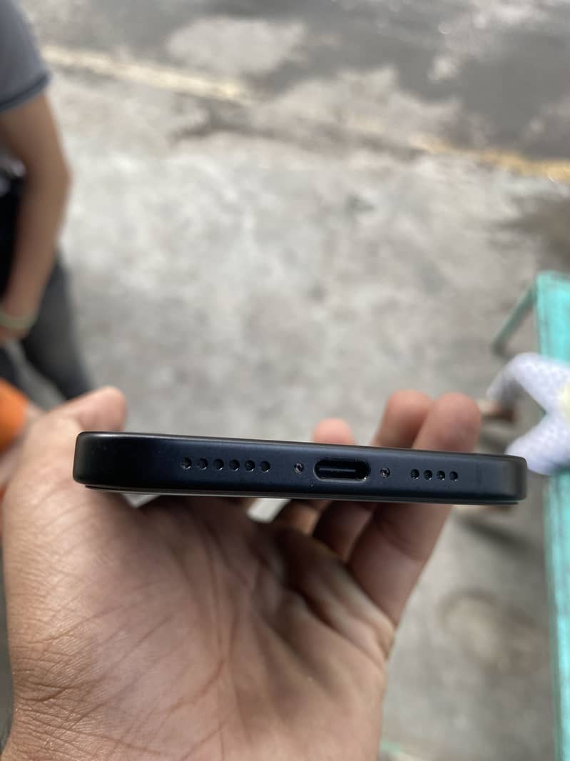Apple iPhone 16 Plus 1