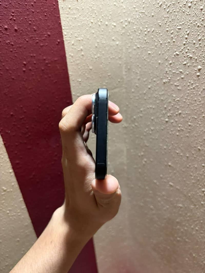 Apple iPhone 15 4