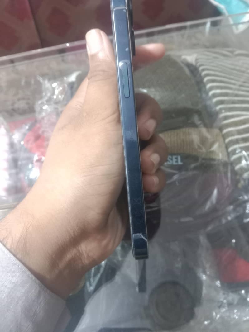 Apple iPhone 13 3