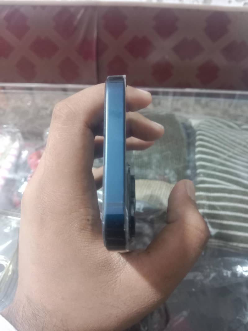 Apple iPhone 13 4
