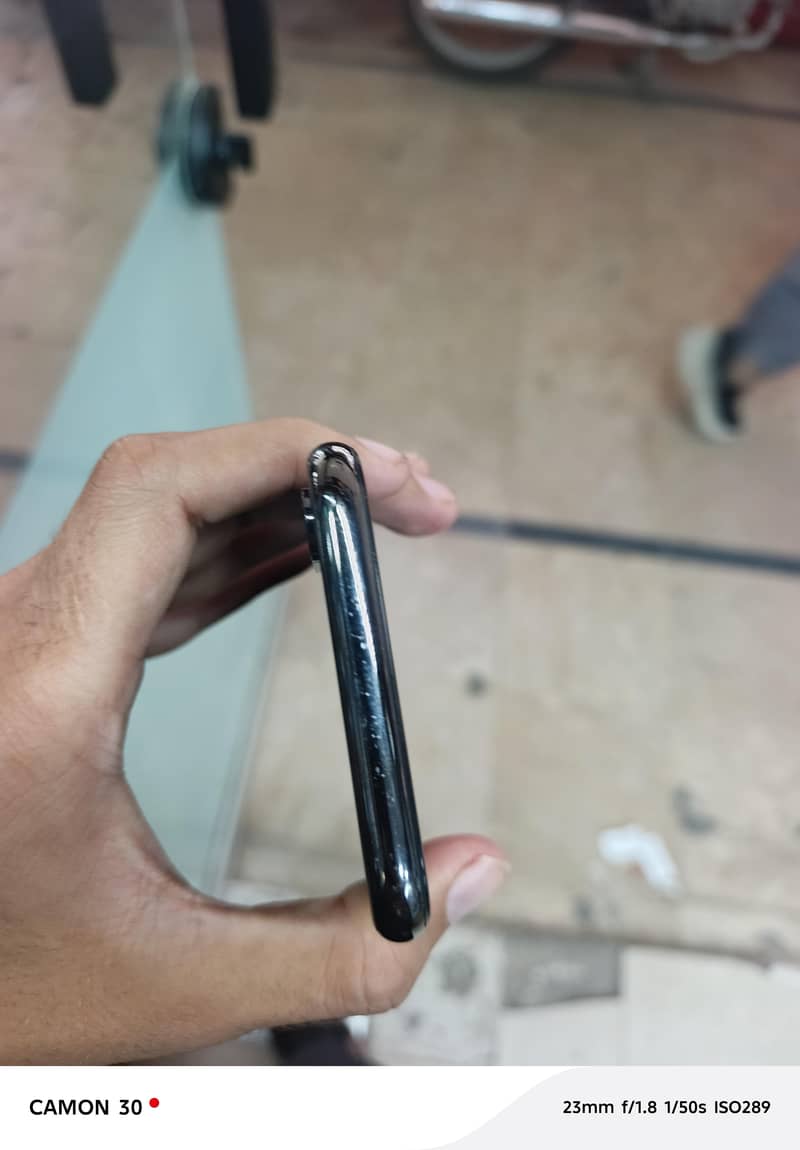 Apple iPhone X 4