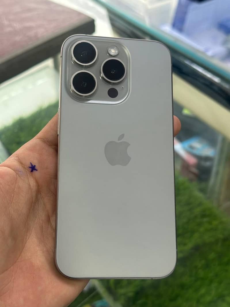 Apple iPhone 15 Pro 0
