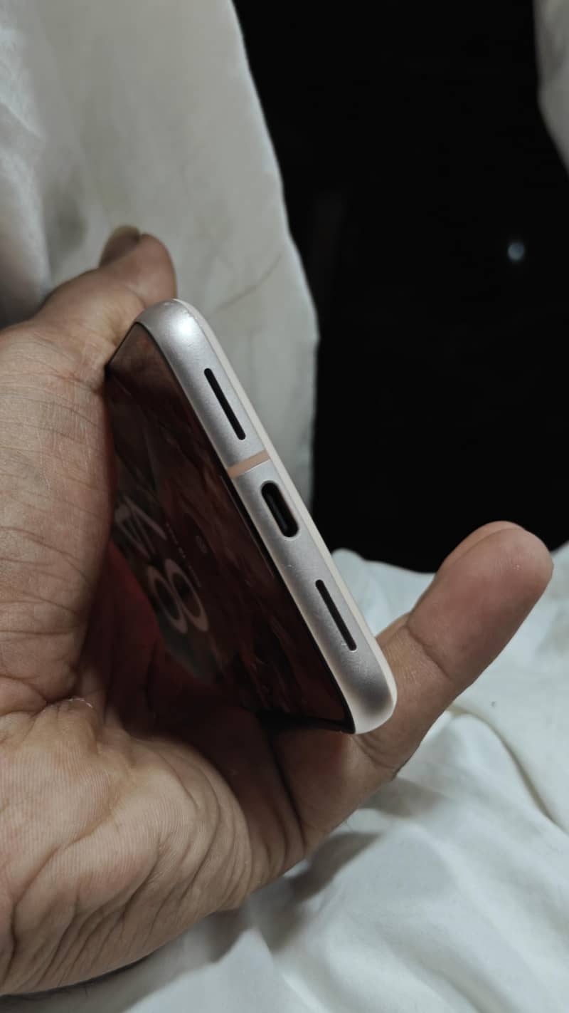 Google Pixel 8 3