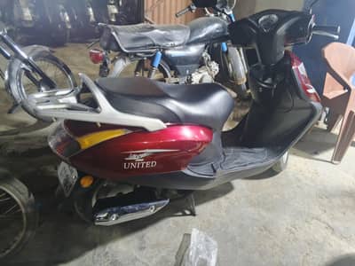 united 100cc scooty  available contact 03004142432