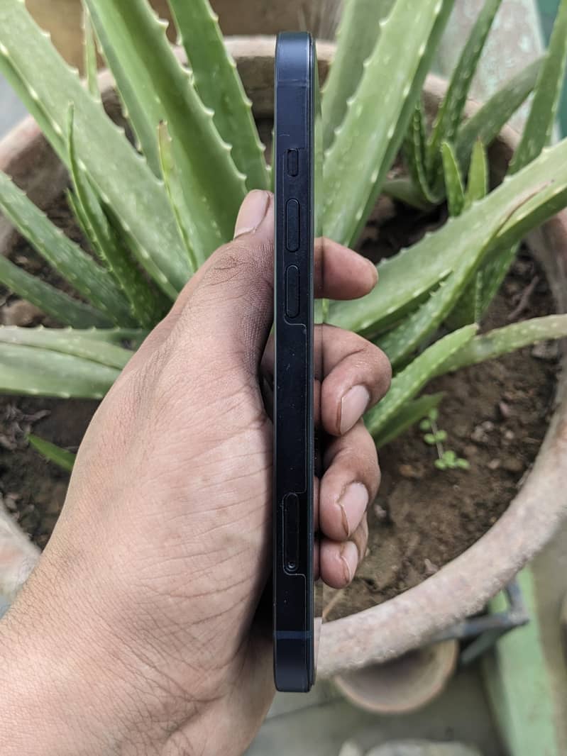 Apple iPhone 13 1