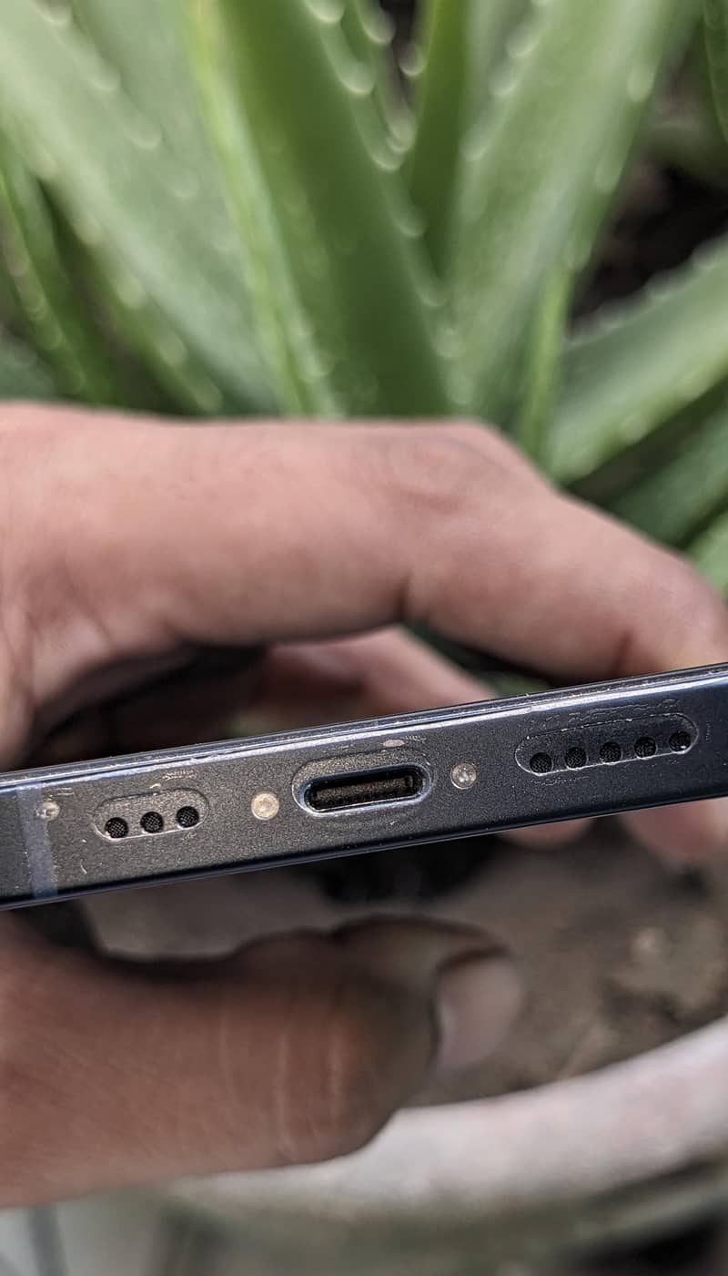 Apple iPhone 13 2