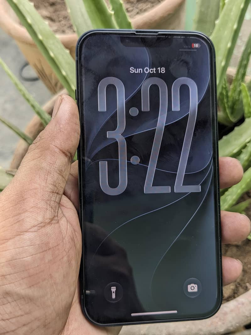 Apple iPhone 13 4
