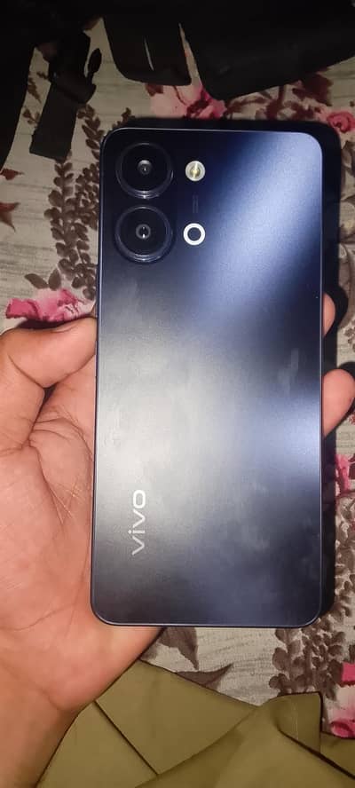 Vivo y05 4+128 9 month warranty with box and charging